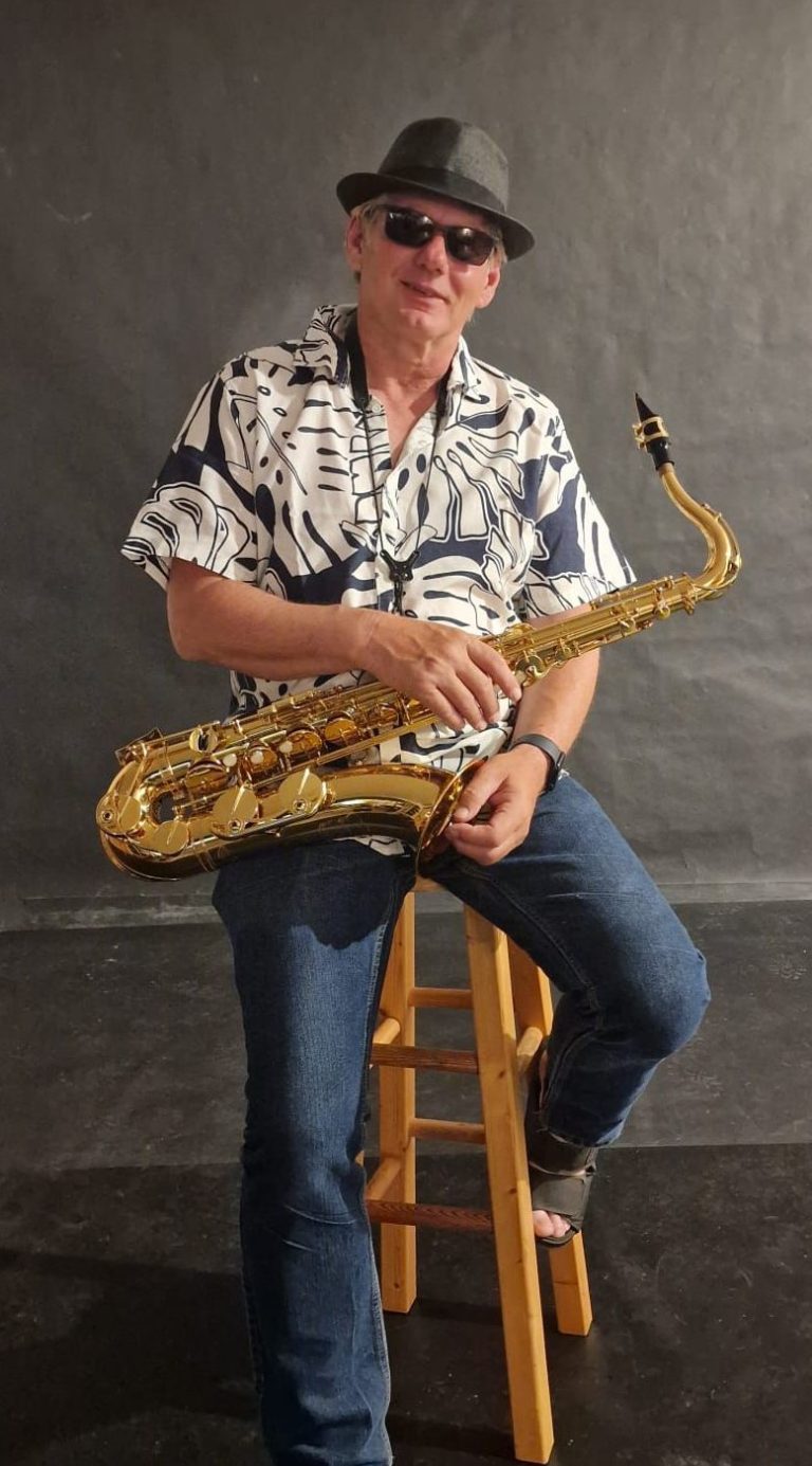 Tolles Fotoshooting mit meinem Sax bei ALP-Fotodesign mit Armin Panzer in Bayern